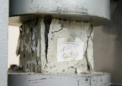 фото проверка прочности бетона